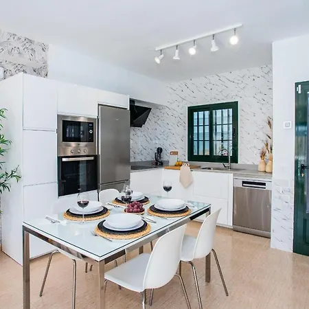 Casa Evelyn Piscina Climatizada Сasa de vacaciones