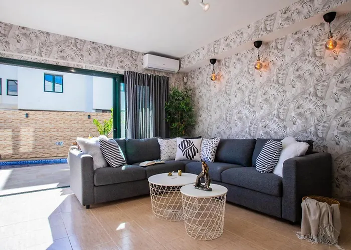 Casa Evelyn Piscina Climatizada * Playa Blanca