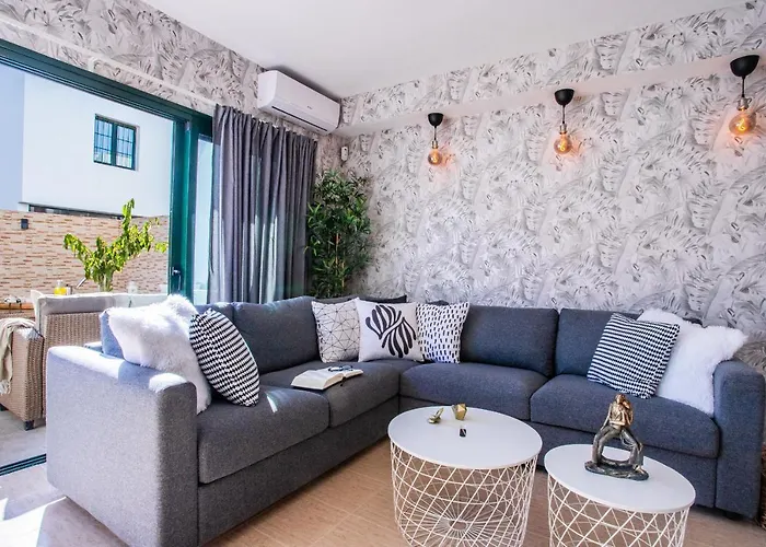 בית נופש Casa Evelyn Piscina Climatizada *